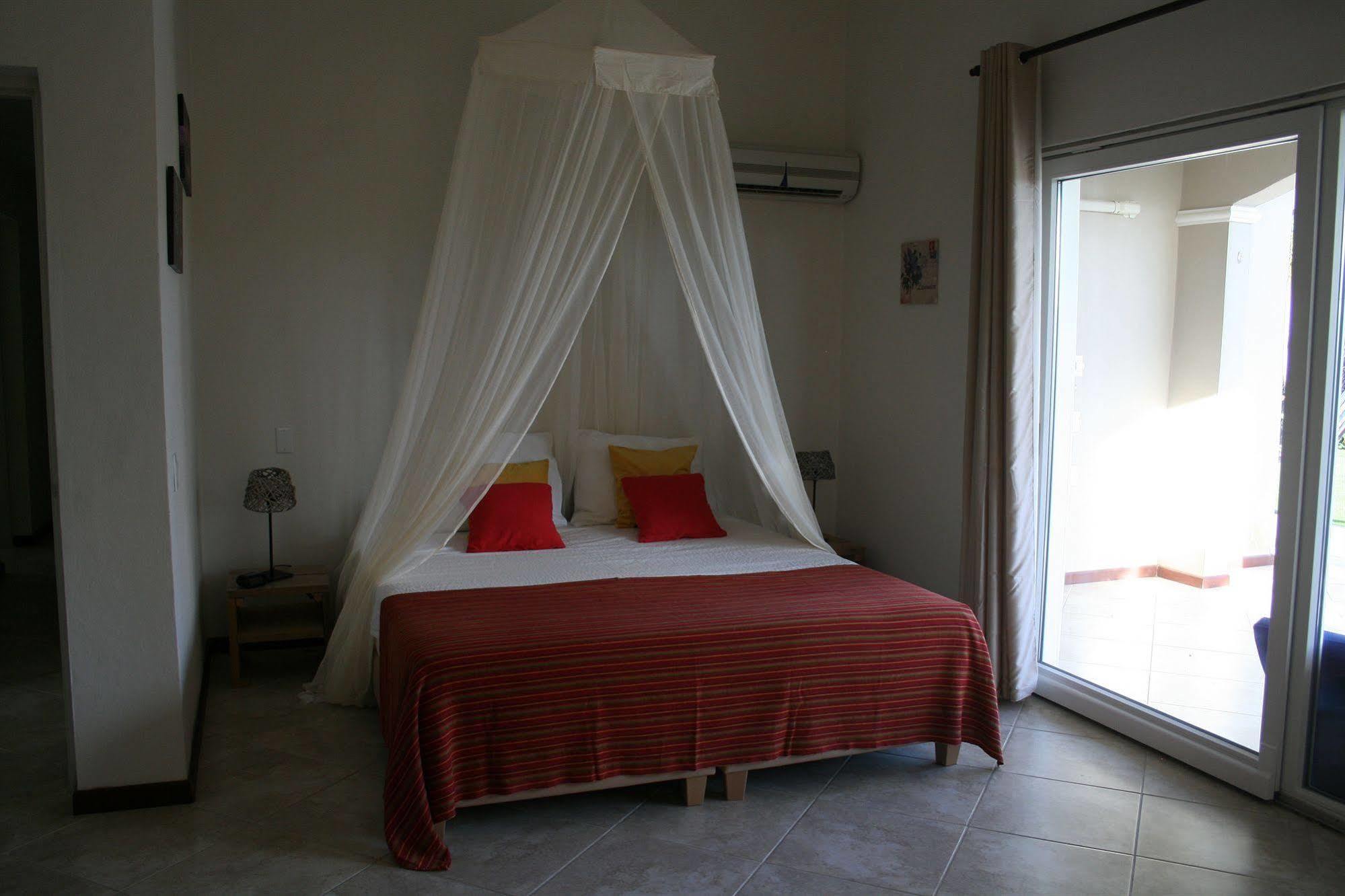 Hibiscus Beach House Jan Thiel Екстер'єр фото