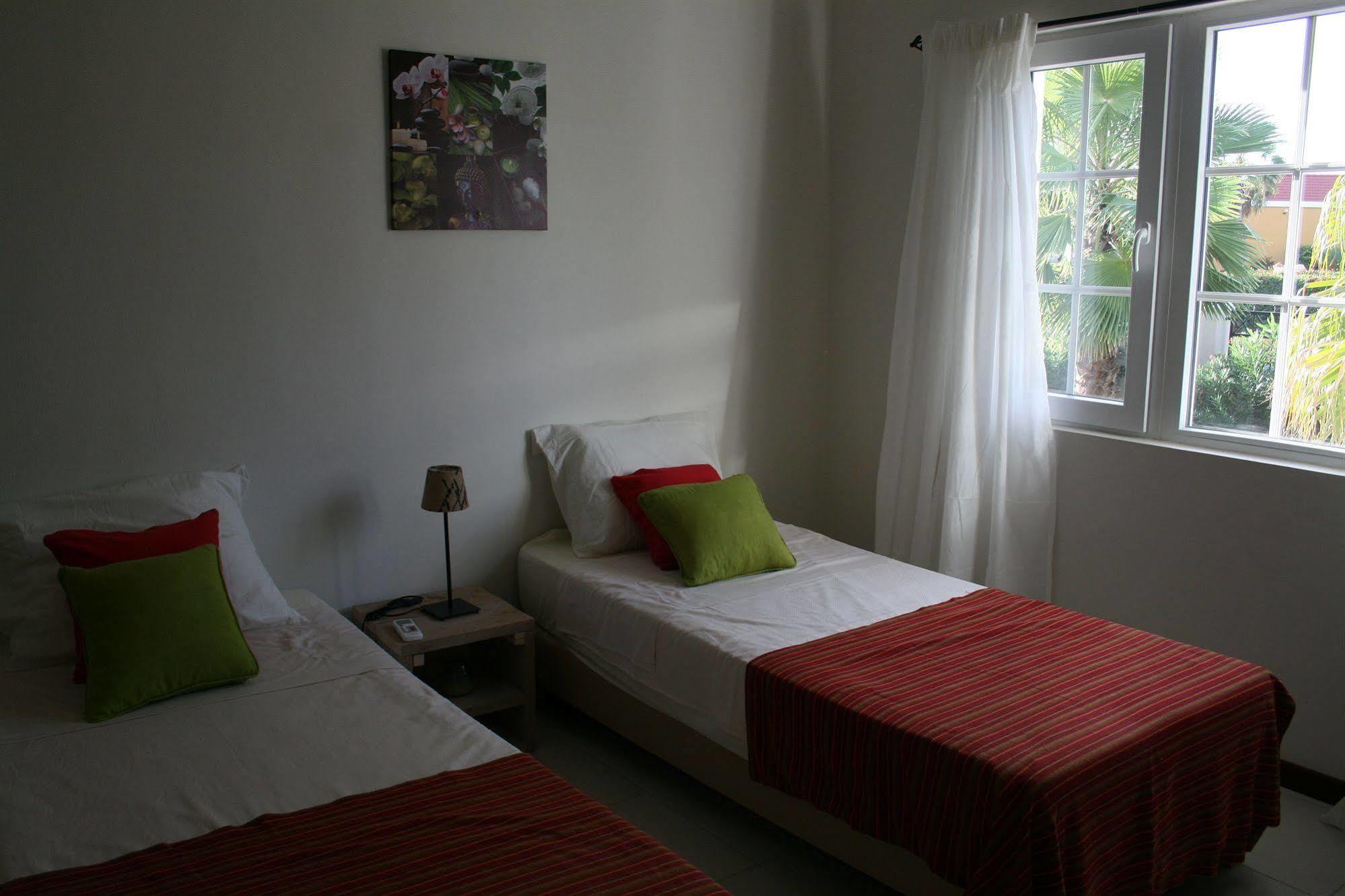 Hibiscus Beach House Jan Thiel Екстер'єр фото